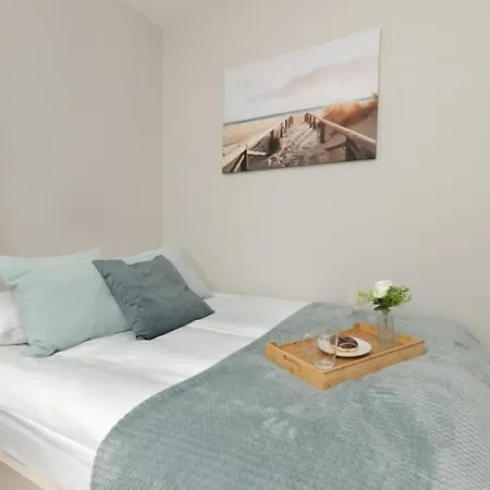 Cosy With Balcony In By Renters