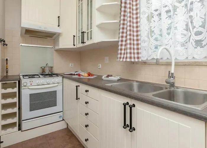 Cosy With Balcony In By Renters Appartement