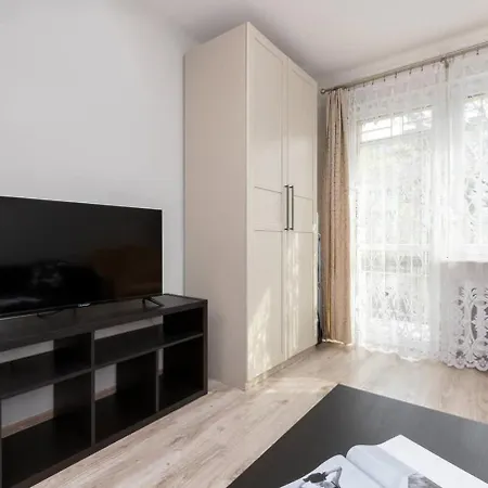 Apartman Cosy With Balcony In By Renters Gdańsk